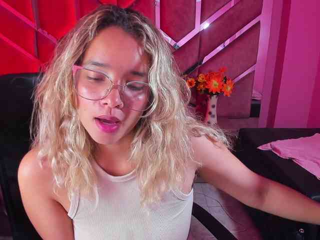 OliviaFox webcam