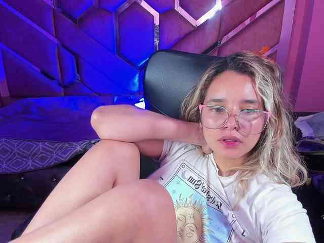 OliviaFox webcam