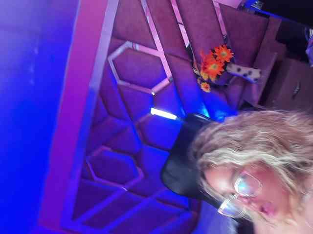 OliviaFox webcam