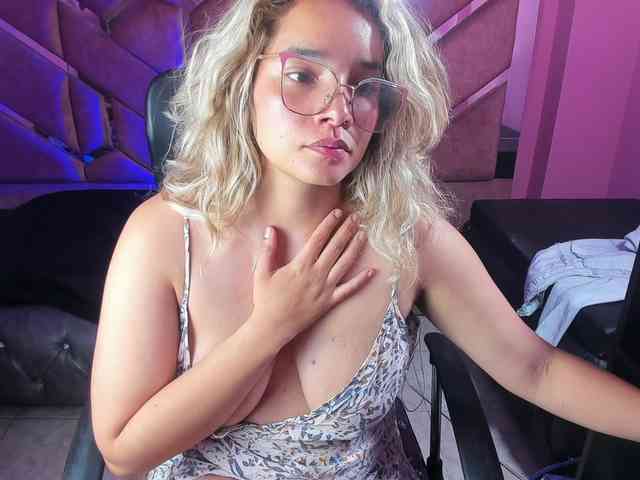 OliviaFox webcam