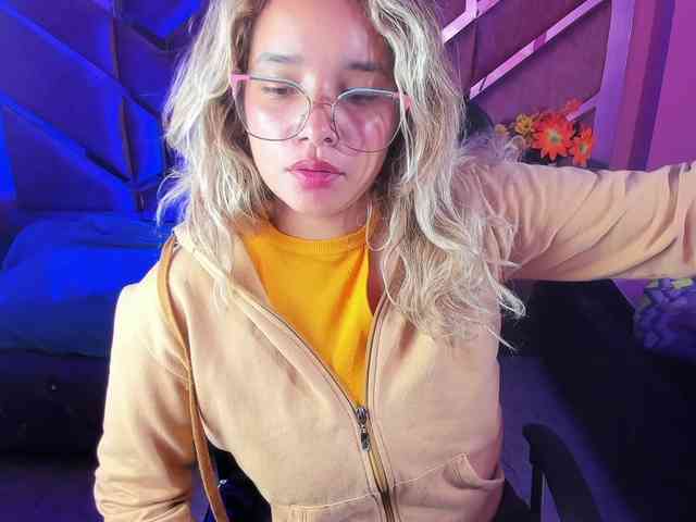 OliviaFox webcam