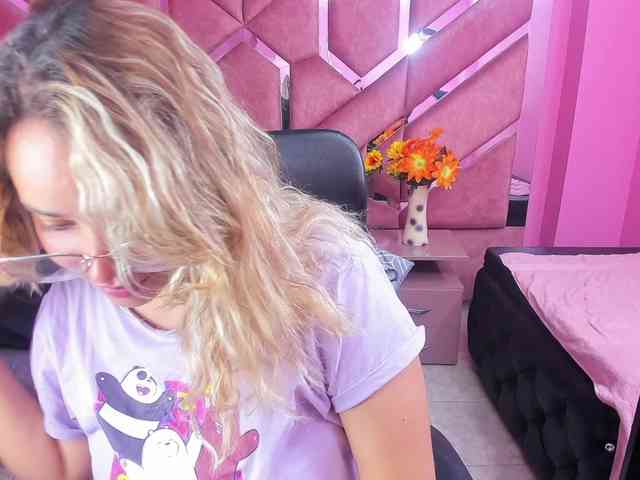 OliviaFox webcam