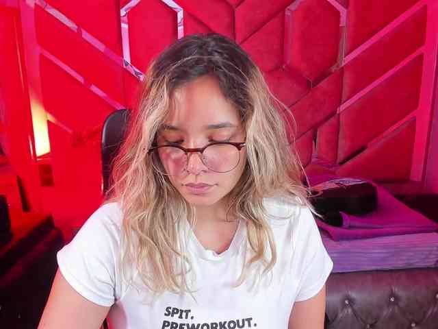 OliviaFox webcam