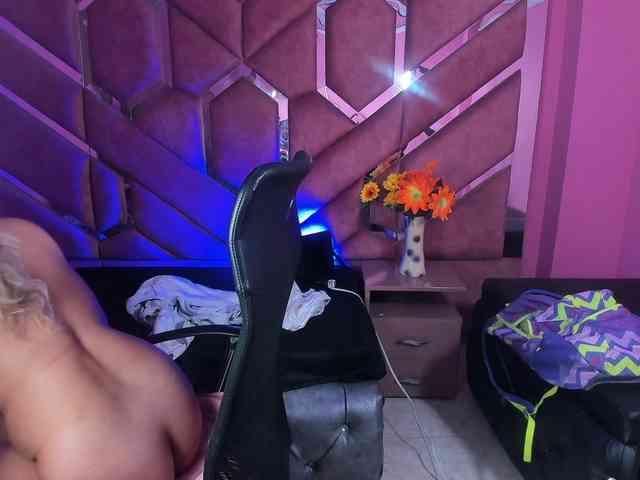 OliviaFox webcam