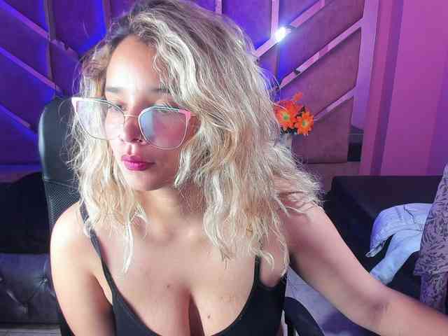 OliviaFox webcam