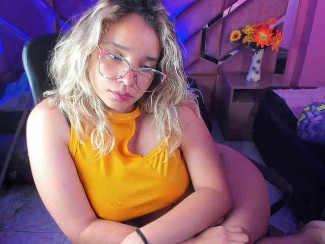 OliviaFox webcam