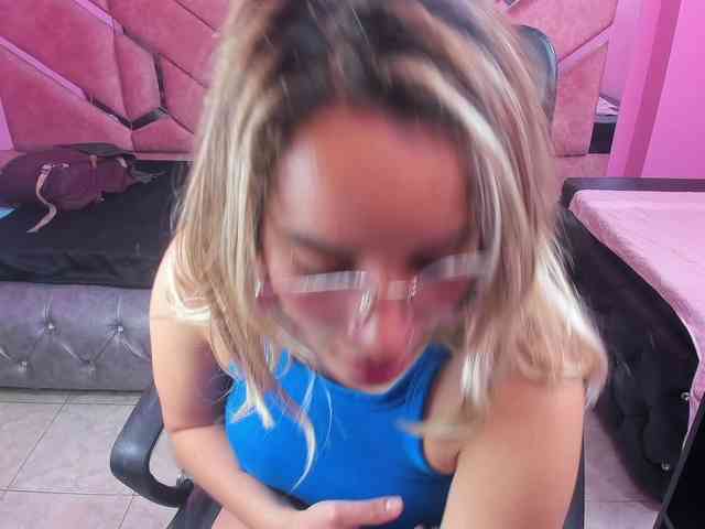 OliviaFox webcam