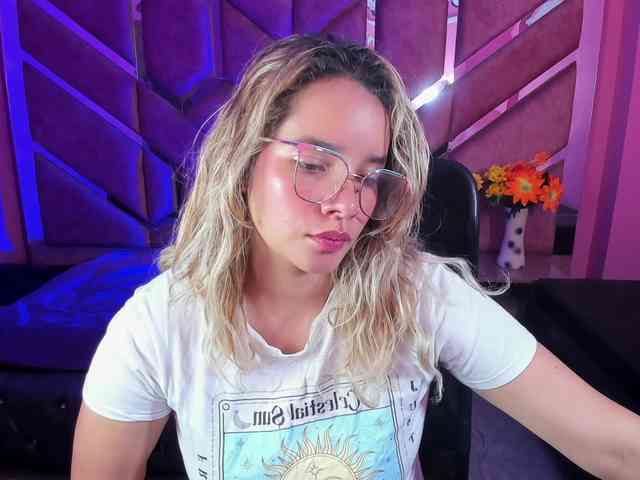 OliviaFox webcam