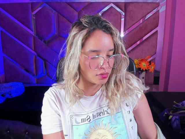 OliviaFox webcam