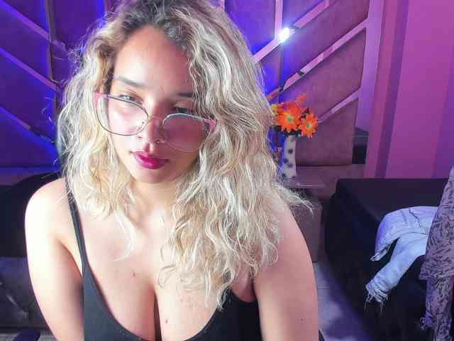 OliviaFox webcam