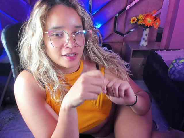 OliviaFox webcam