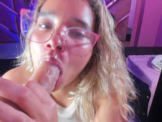 OliviaFox webcam