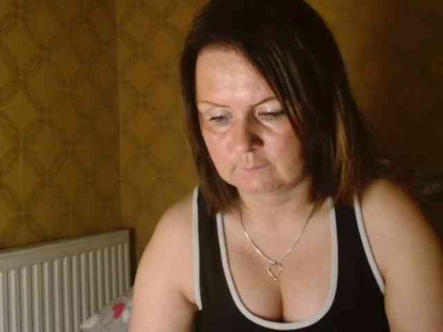 DoreenAlone webcam