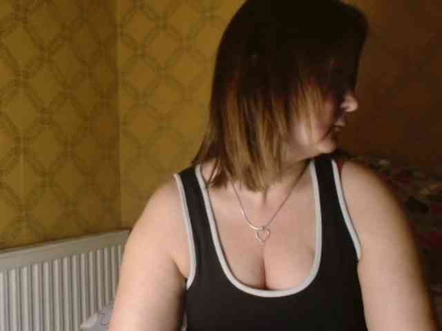 DoreenAlone webcam