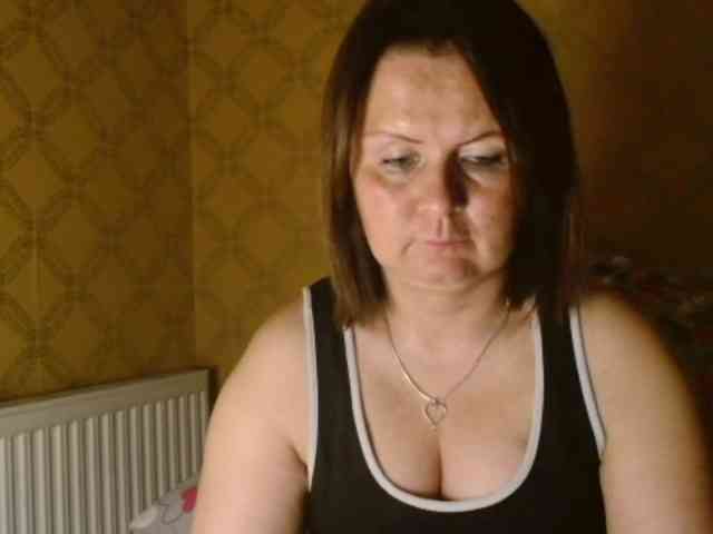 DoreenAlone webcam