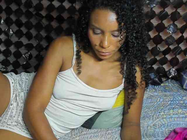 alia2424 webcam