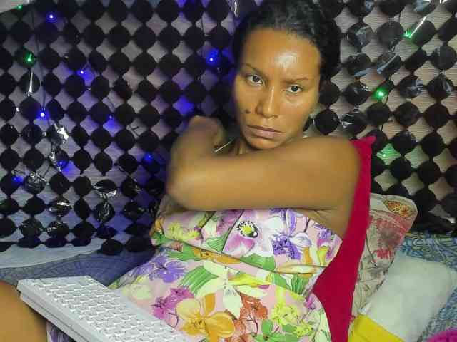 alia2424 webcam