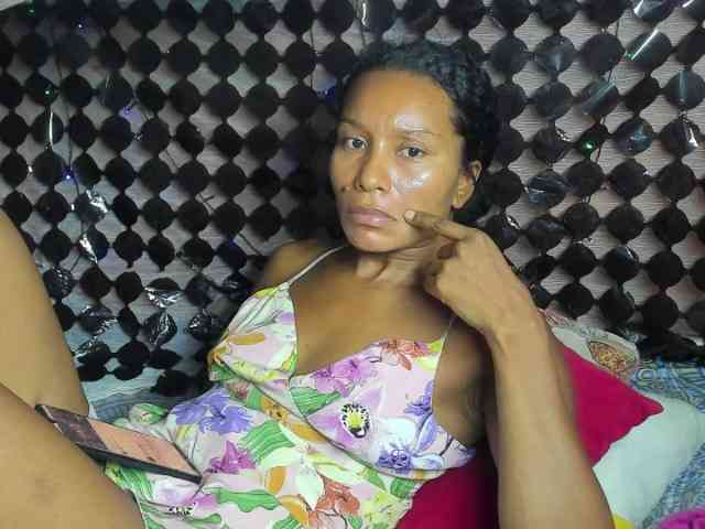 alia2424 webcam