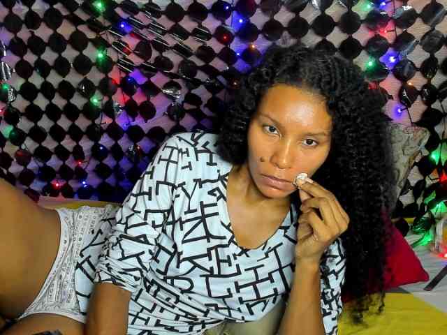alia2424 webcam