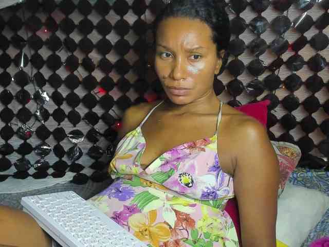 alia2424 webcam