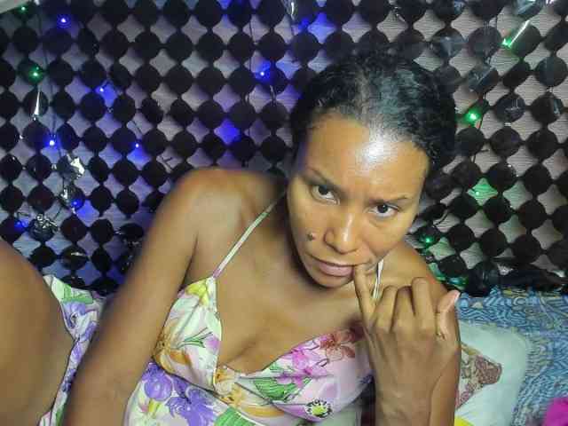 alia2424 webcam