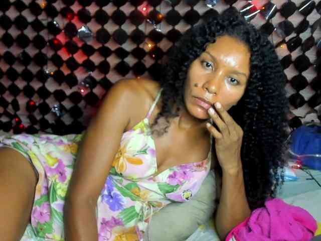 alia2424 webcam