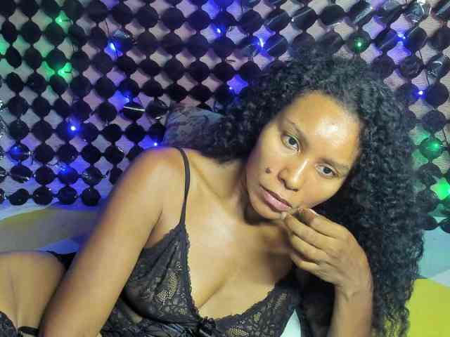 alia2424 webcam