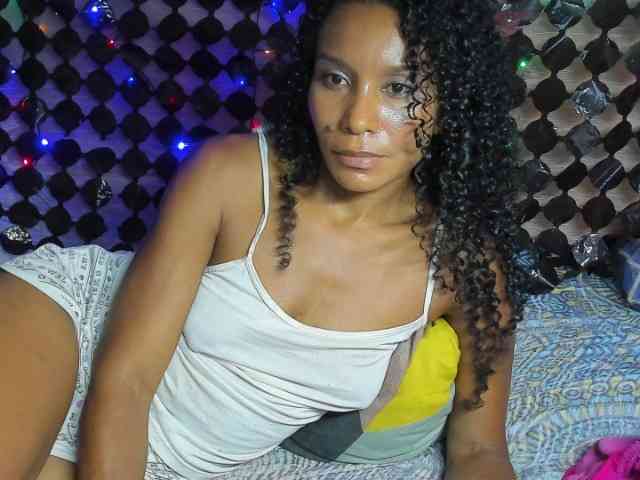 alia2424 webcam
