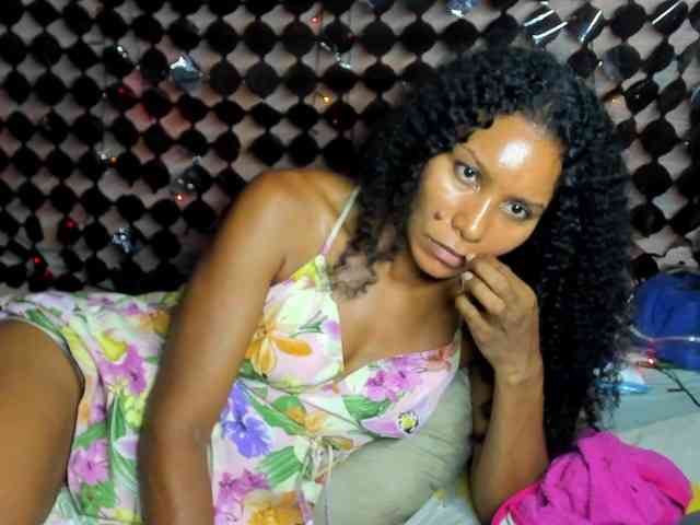 alia2424 webcam