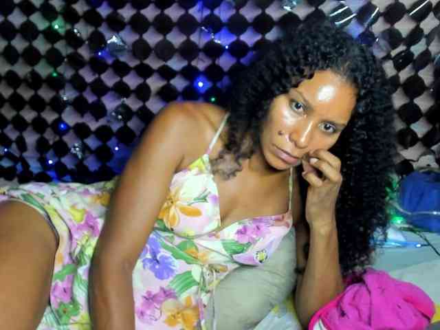 alia2424 webcam