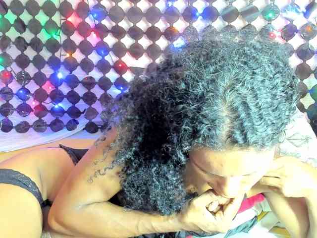 alia2424 webcam