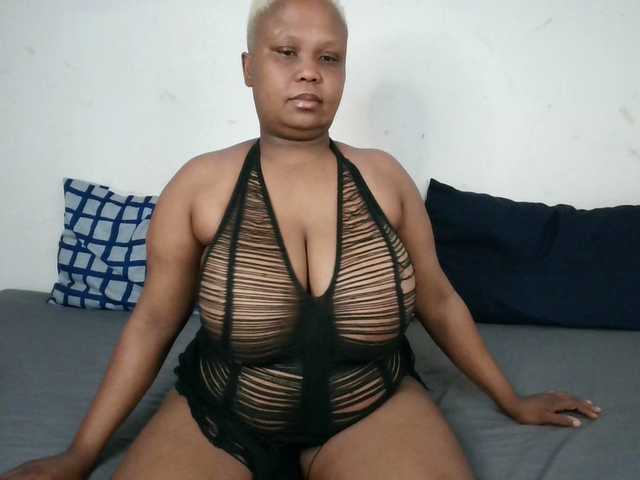 BIGTITTISXX's BongaCams show and profile