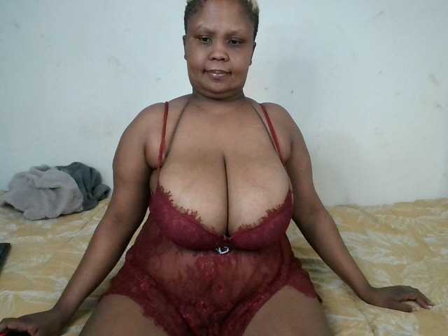 BIGTITTISXX's BongaCams show and profile