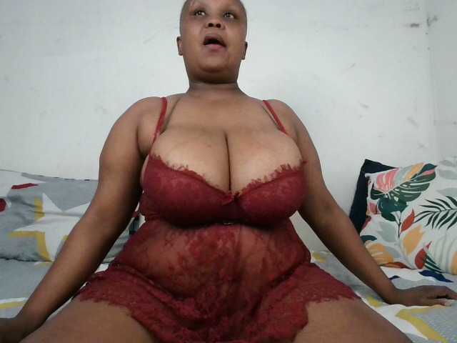 BIGTITTISXX's BongaCams show and profile