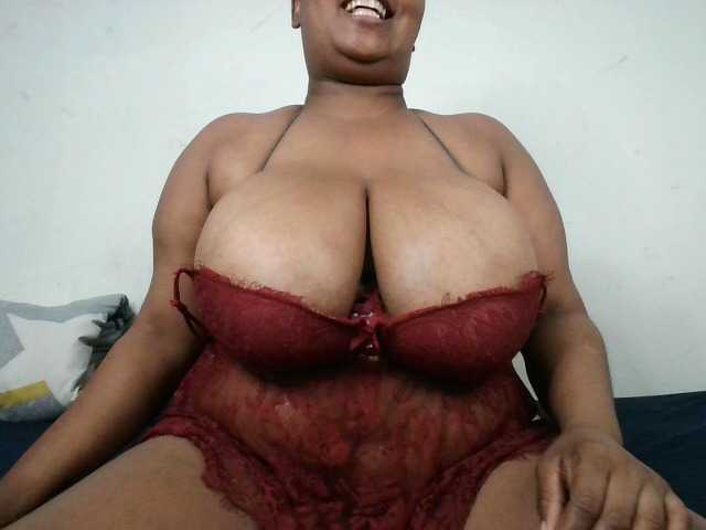 BIGTITTISXX's BongaCams show and profile