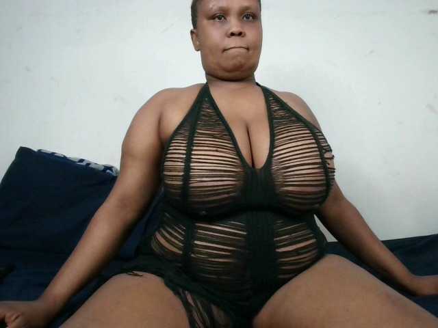 BIGTITTISXX live cam profile