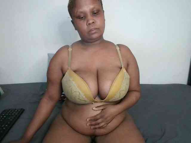 BIGTITTISXX webcam