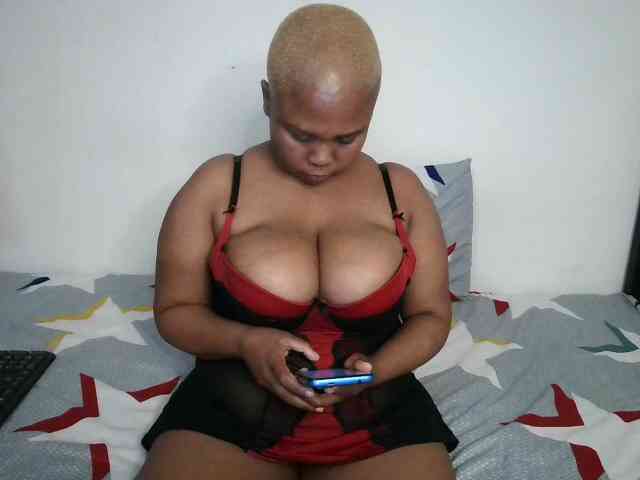 BIGTITTISXX webcam
