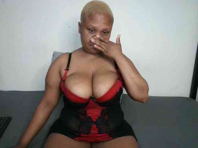 BIGTITTISXX webcam