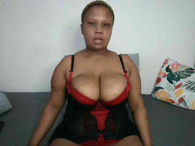 BIGTITTISXX webcam