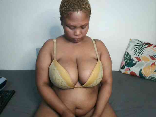 BIGTITTISXX webcam