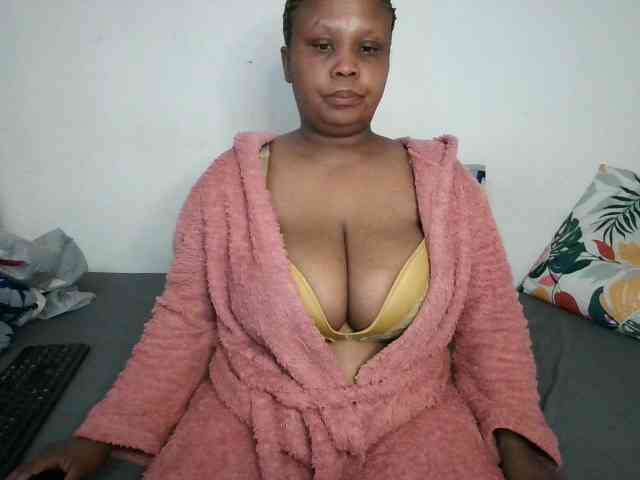 BIGTITTISXX webcam