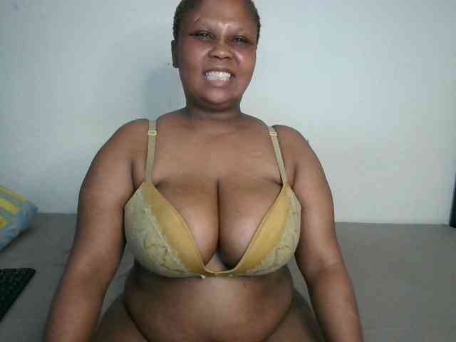 BIGTITTISXX webcam