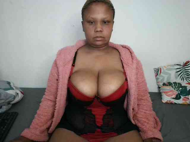 BIGTITTISXX webcam