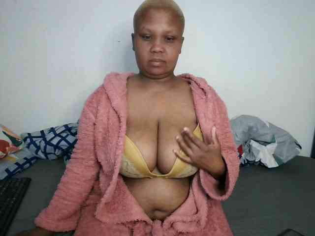 BIGTITTISXX webcam