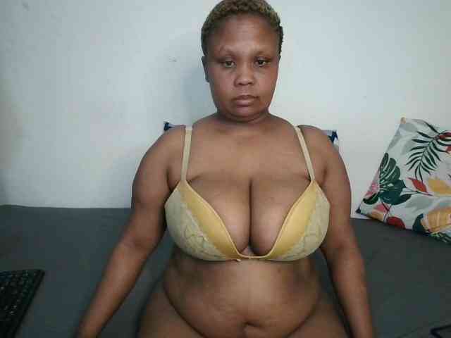 BIGTITTISXX webcam