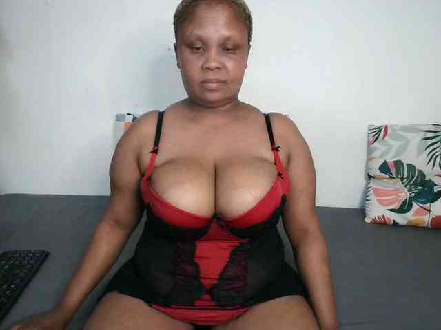 BIGTITTISXX webcam