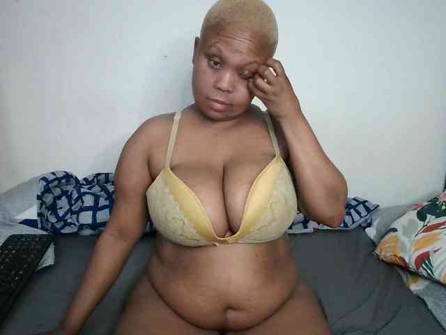 BIGTITTISXX webcam
