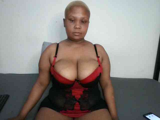 BIGTITTISXX webcam
