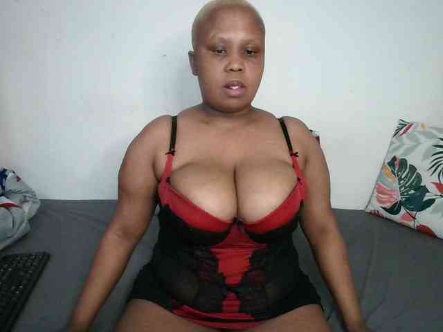 BIGTITTISXX webcam
